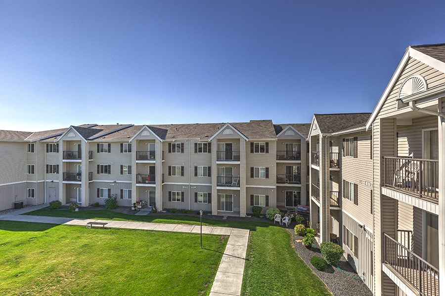 VINTAGE AT RICHLAND Apartments, 1950 Bellerive Drive, Richland, WA